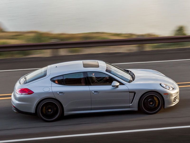 2016 Porsche Panamera exterior with moonroof ・  Photo by Porsche 