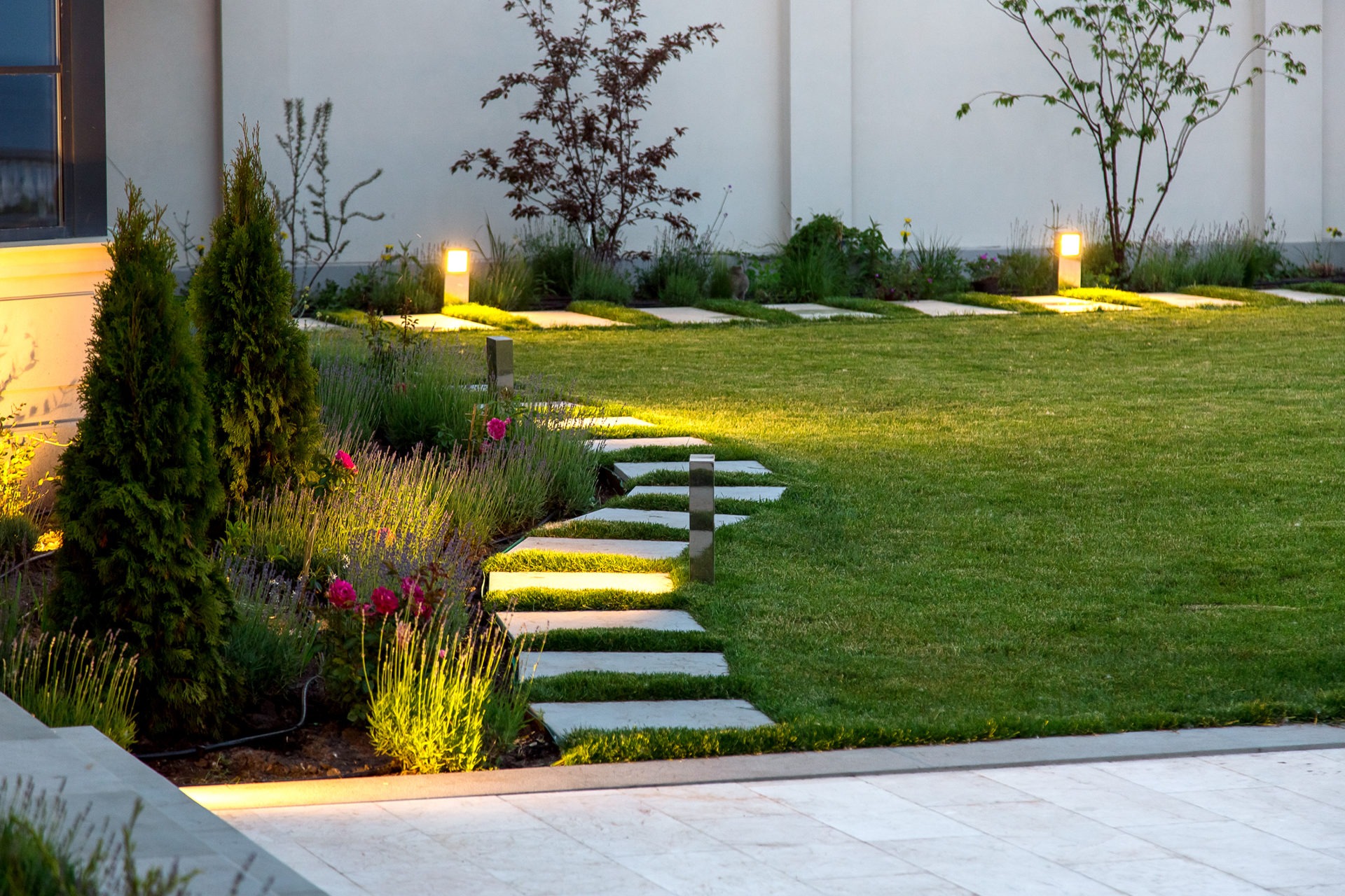 garden with pavers