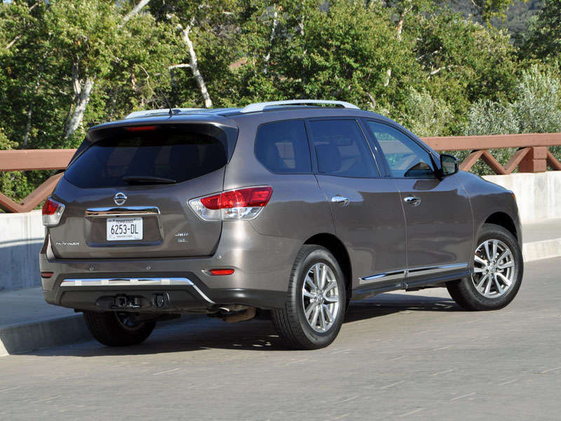 2014 Nissan Pathfinder Review and Quick Spin | Autoweb