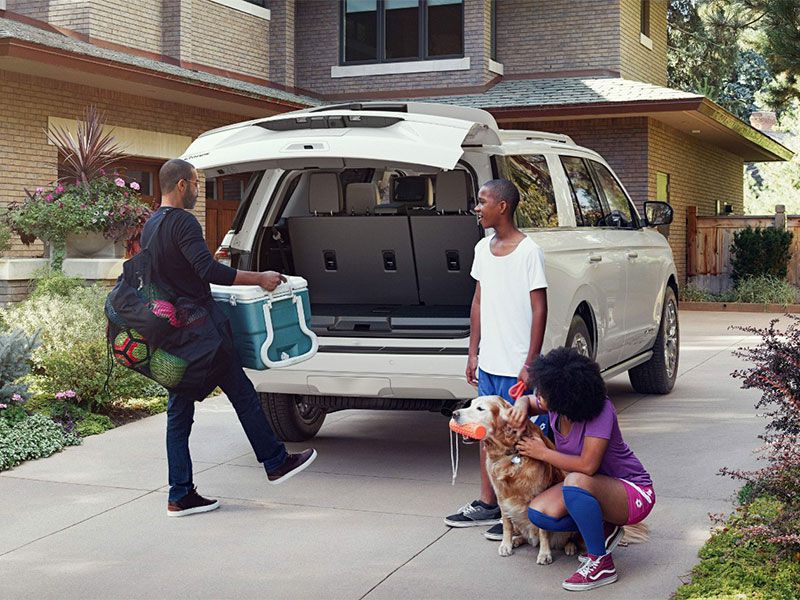 2018 Ford Expedition Family Scene ・  Photo by Ford 