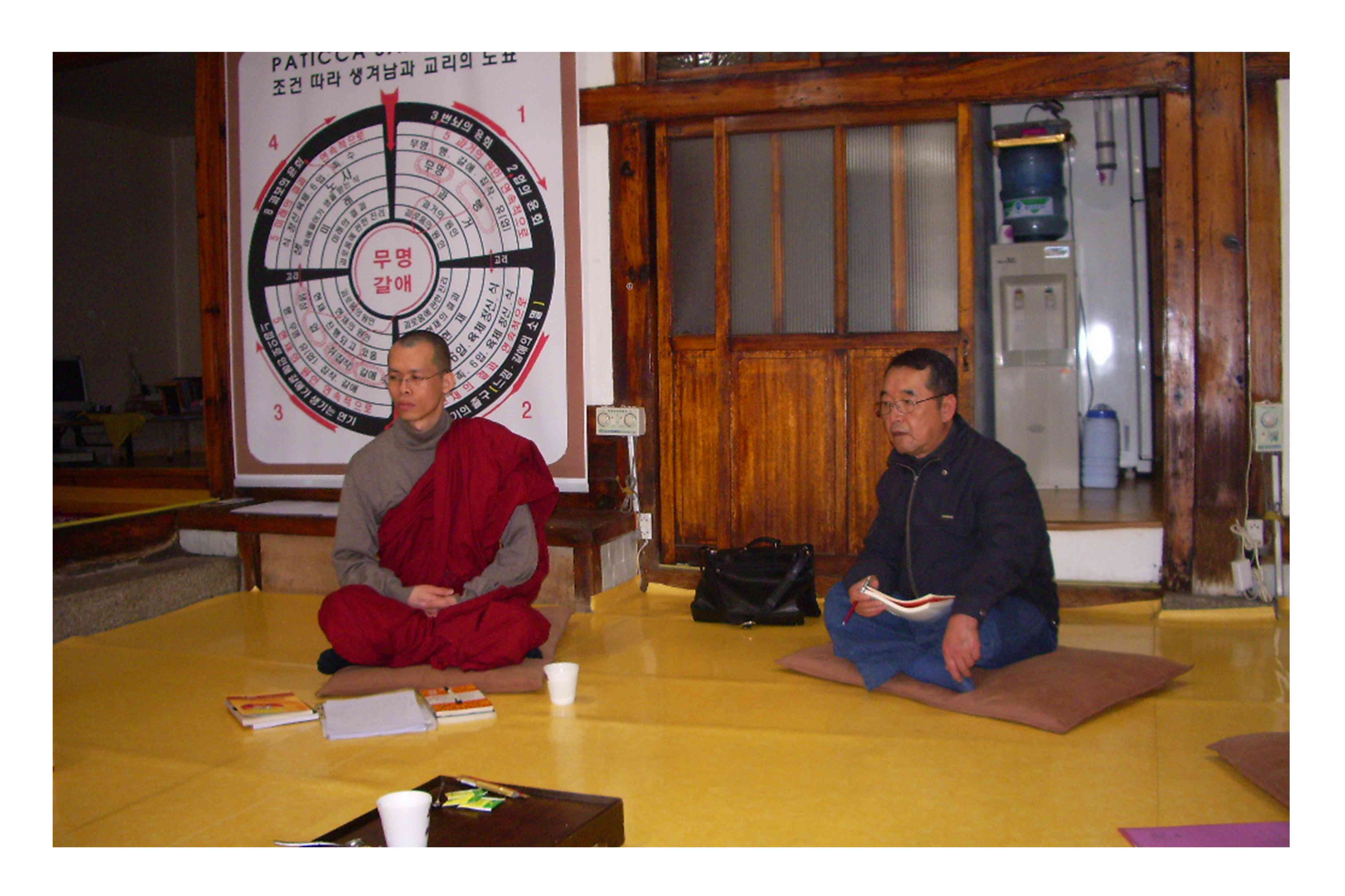 09 teaching Paticcasamupata in Korea.jpg