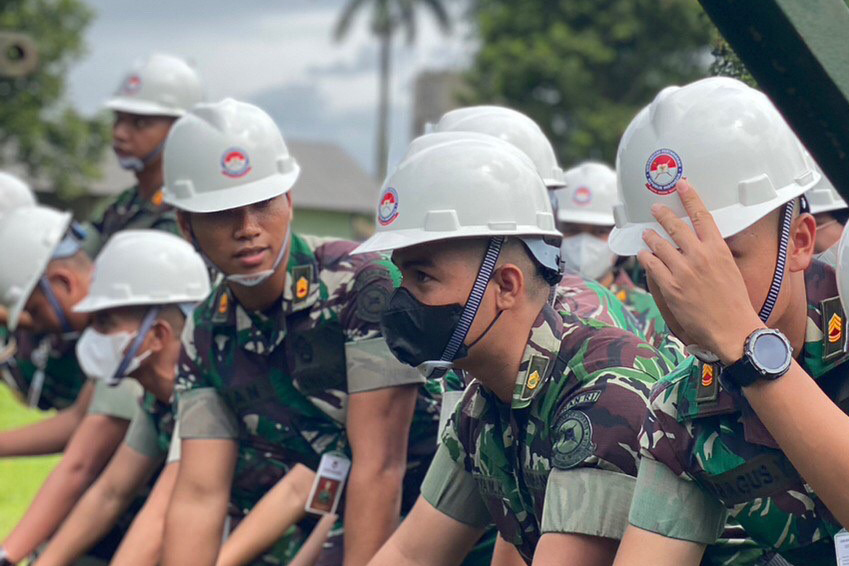 Kadet Mahasiswa Tingkat III Prodi Teknik Sipil Militer Praktik Konstruksi Jembatan Bailey Di Pusdikzi Bogor