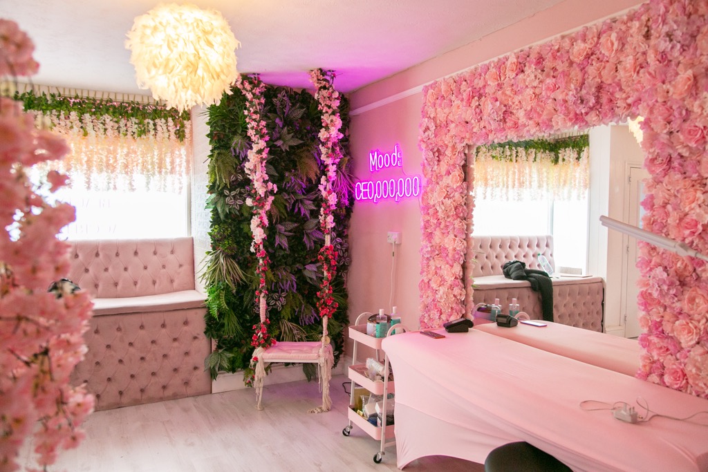 7 Salon Suite Decor Ideas