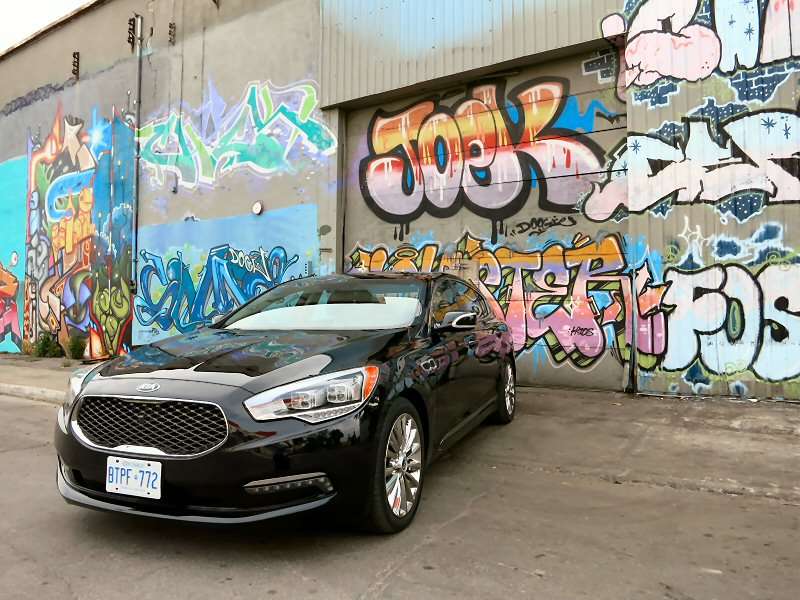 2015 Kia K900 ・  Photo by Benjamin Hunting