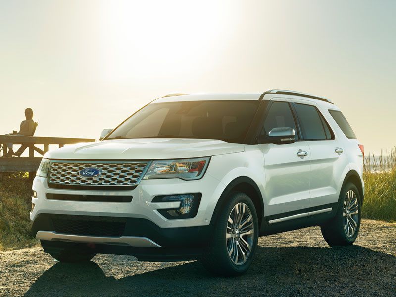 2017 Ford Explorer Platinum exterior front angle ・  Photo by Ford 