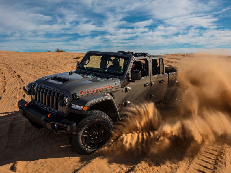 2020 Jeep Gladiator Mojave turning in sand ・  Photo by Newspress USA