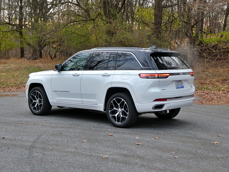 2024 Jeep Grand Cherokee Summit ・  Photo by Brady Holt