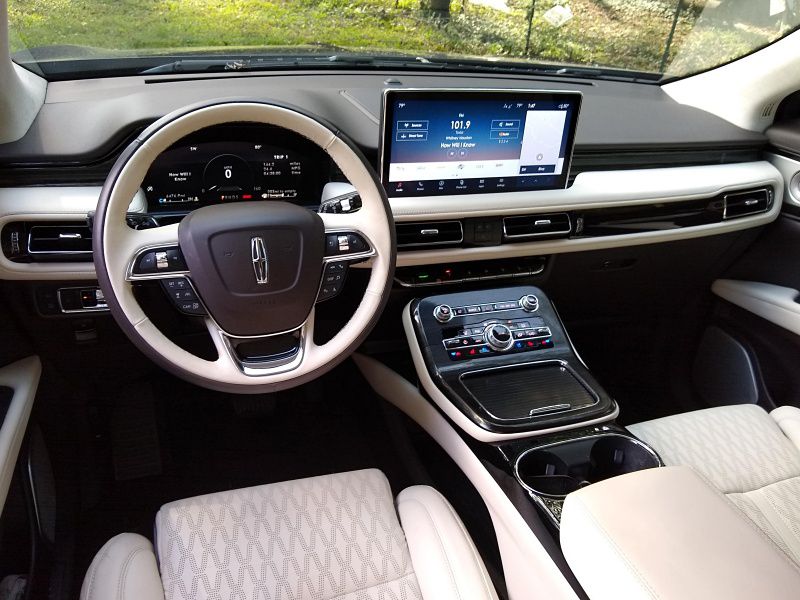 2021 Lincoln Nautilus vs. 2021 Lexus RX 350 Autobytel