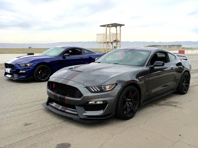 2016 Ford Mustang Shelby GT350 001 