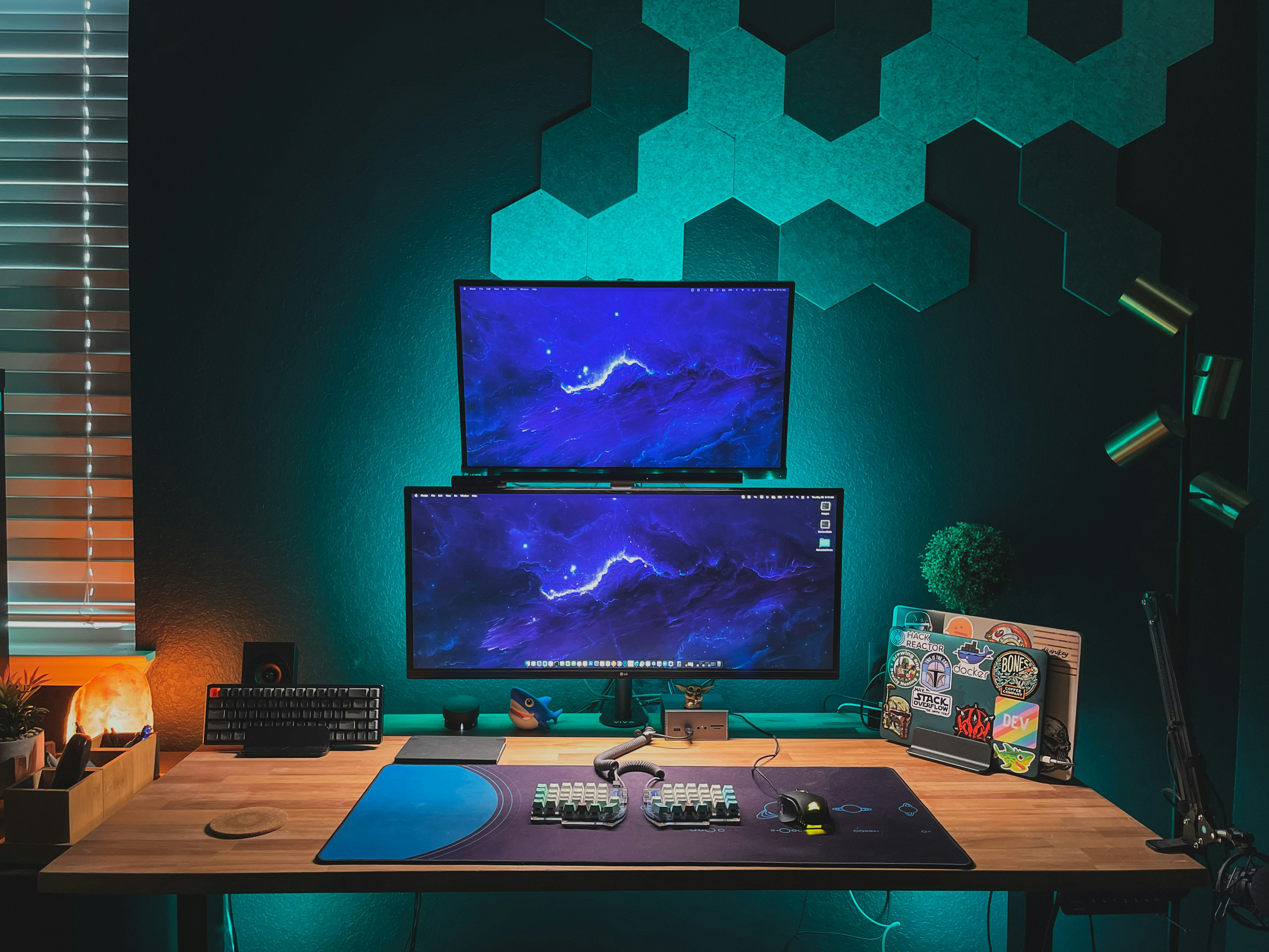 Ultimate Desk Setup Essentials: Grab These Black Friday Deals!