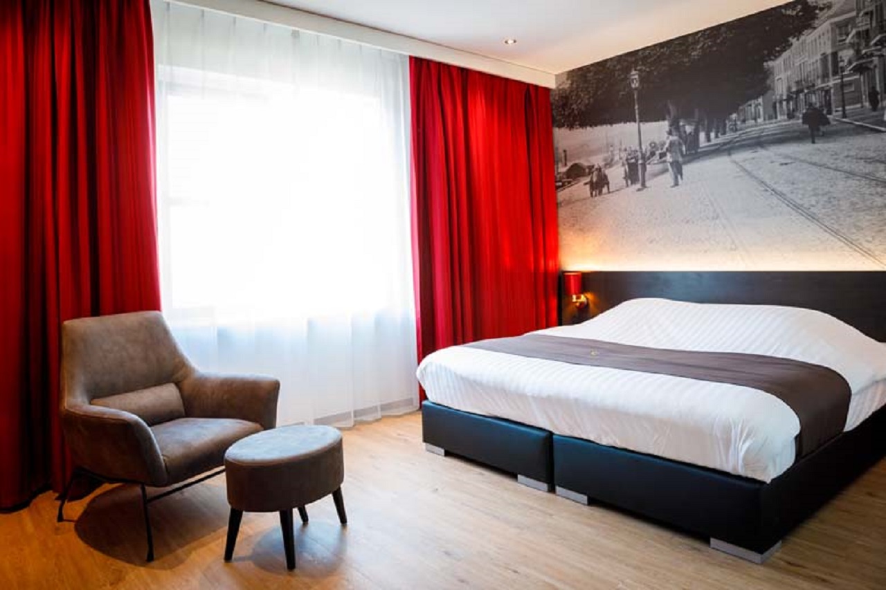 Bastion-Hotel-Arnhem-Deluxe-King-Kamer (2) 1 (1).jpg