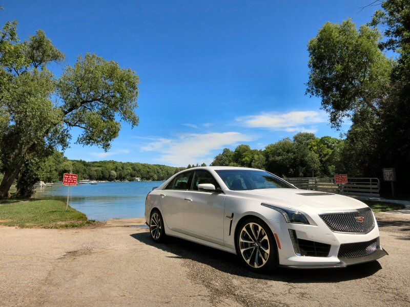 2016 Cadillac CTS-V front 3/4 