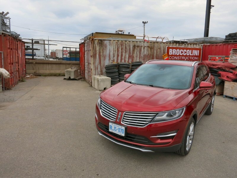 2015 Lincoln MKC ・  Photo by Benjamin Hunting