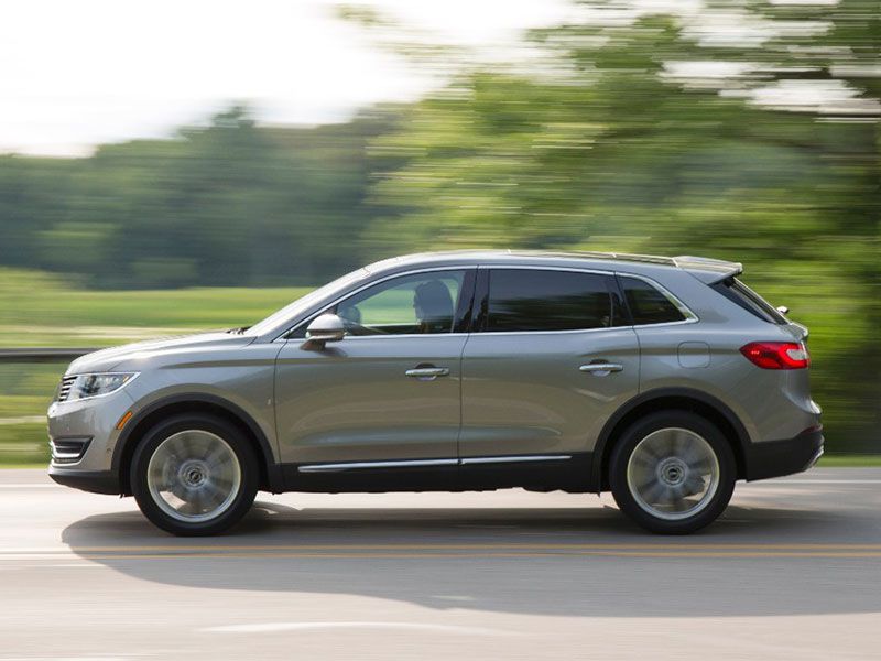 2016 Lincoln MKX profile ・  Photo by Lincoln 