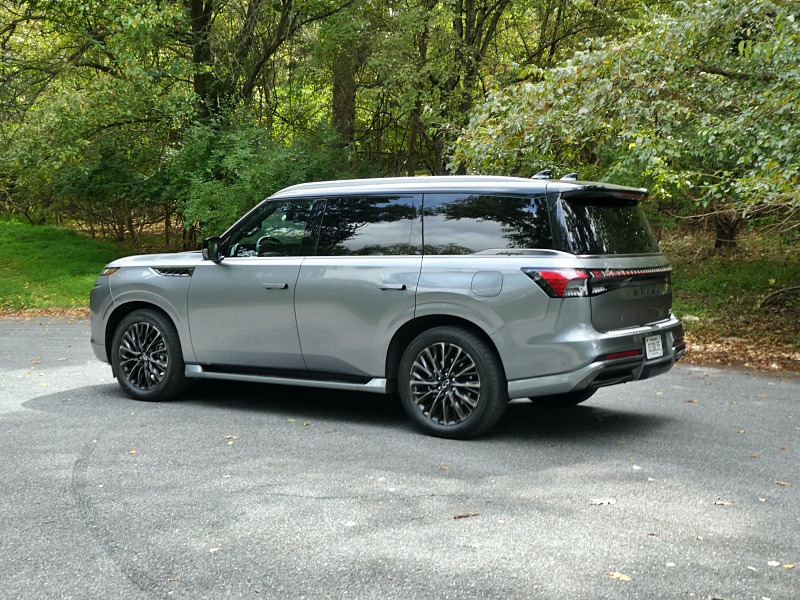 2025 Infiniti QX80 Autograph ・  Photo by Brady Holt