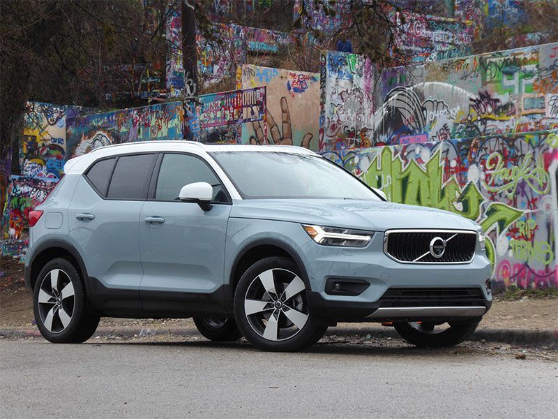 2019 Volvo XC40 exterior hero by Ron Sessions ・  Photo by Ron Sessions