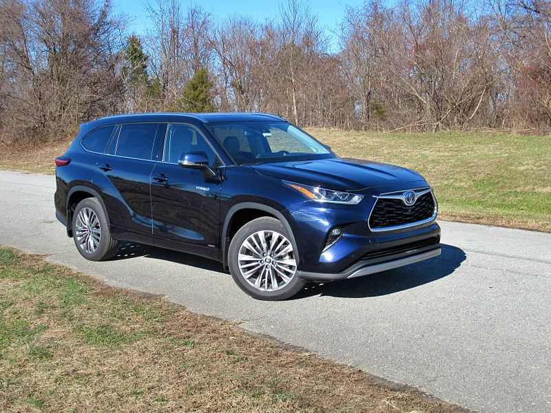 2021 Toyota Highlander Hybrid Platinum ・  Photo by Brady Holt