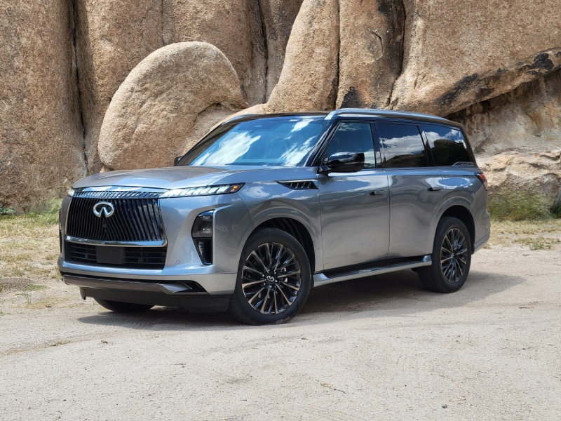 2025 Infiniti QX80 Autograph ・  Photo by Ron Sessions