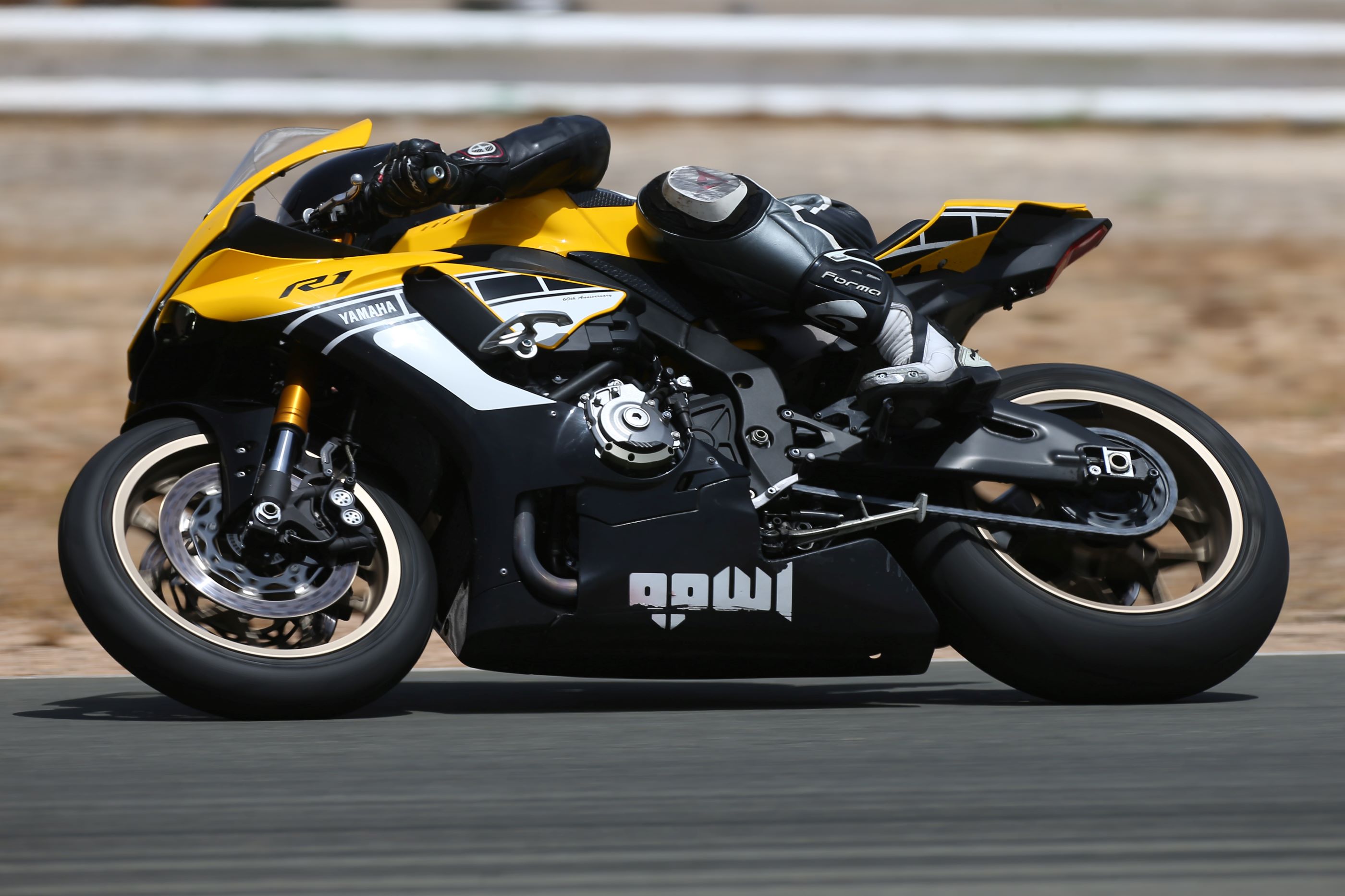 Yamaha R1 powerbike