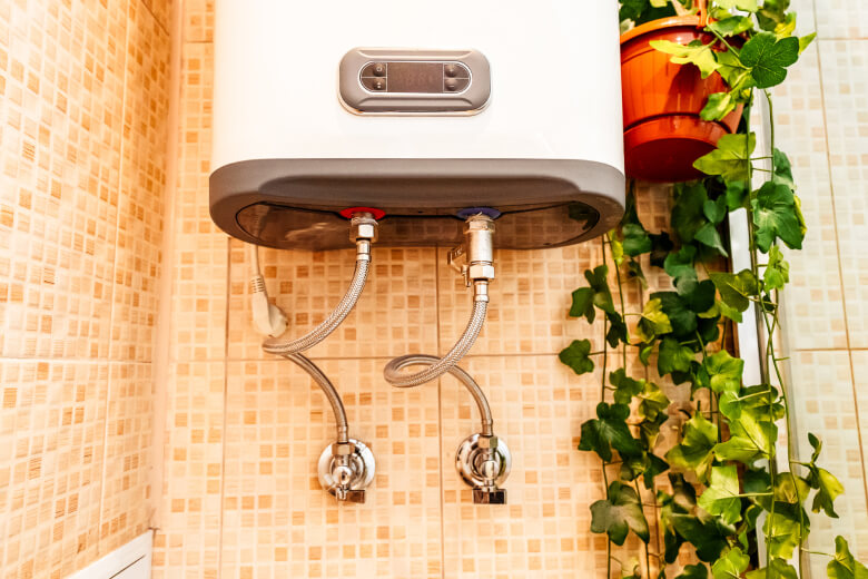 Gas hot water vs hot water heat pumps: How do they compare?
