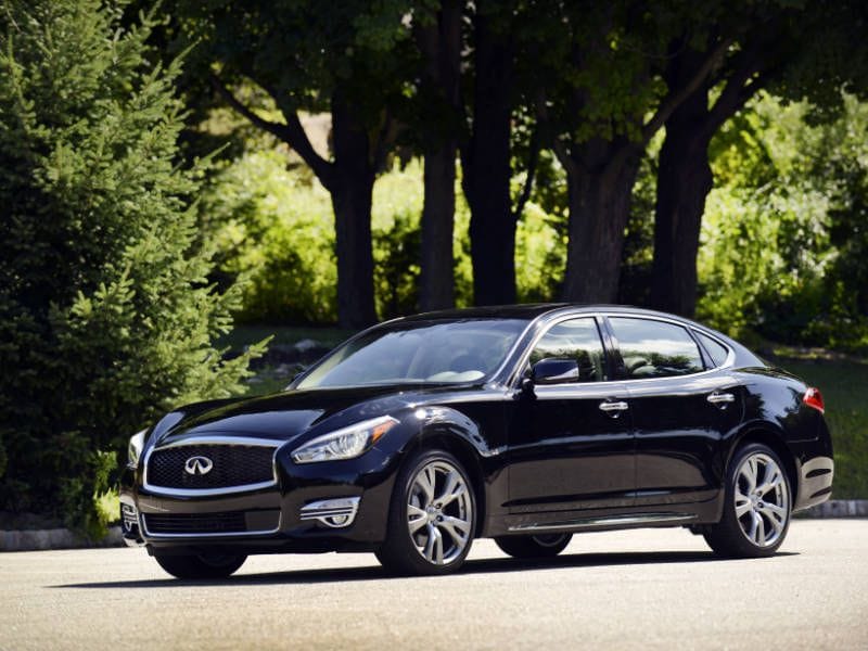 2015 infiniti q70 L black front three quarter ・  Photo by Infiniti 