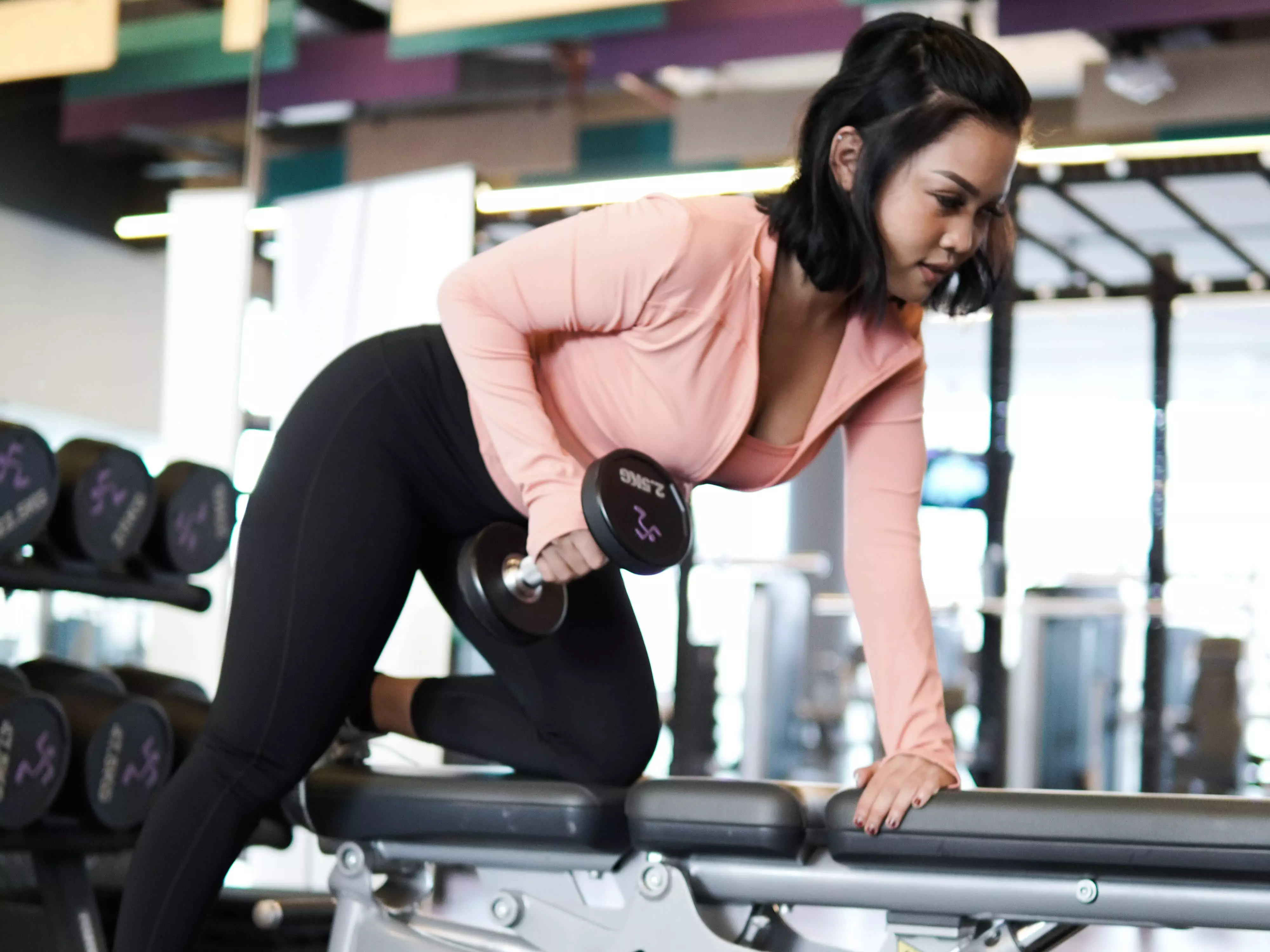 Inilah 4 Rekomendasi Gerakan Latihan Di Gym Bareng Pasangan!