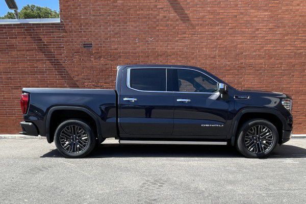 2022 GMC Sierra 1500 Denali Ultimate Profile ・  Photo by Nicole Wakelin