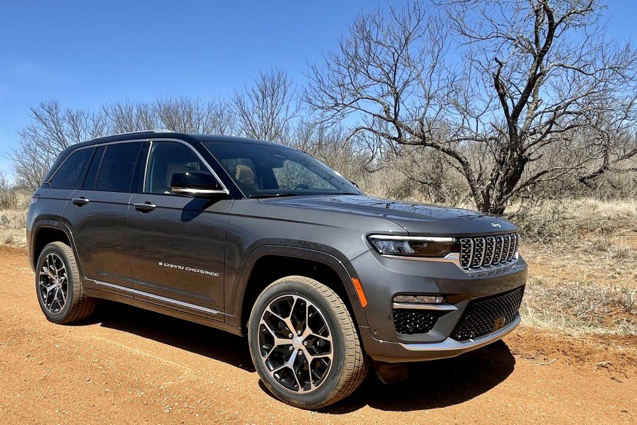 2022 Jeep Grand Cherokee 4xe Front Quarter ・  Photo by Nicole Wakelin