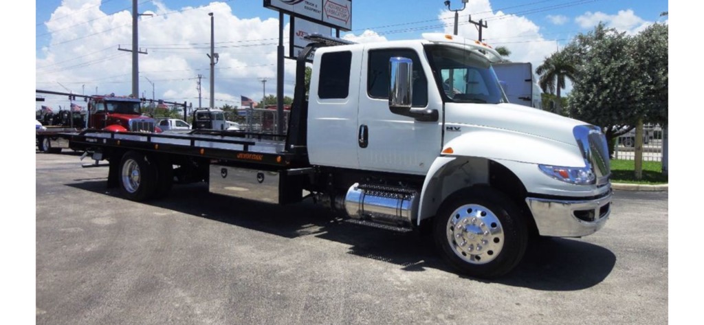 An image of our towing truck.