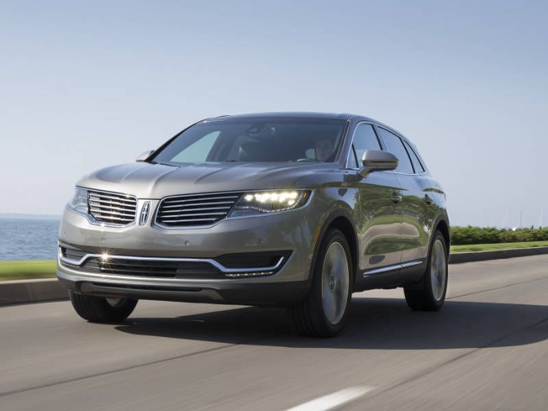 2017 Lincoln MKX Exterior Hero ・  Photo by Lincoln 