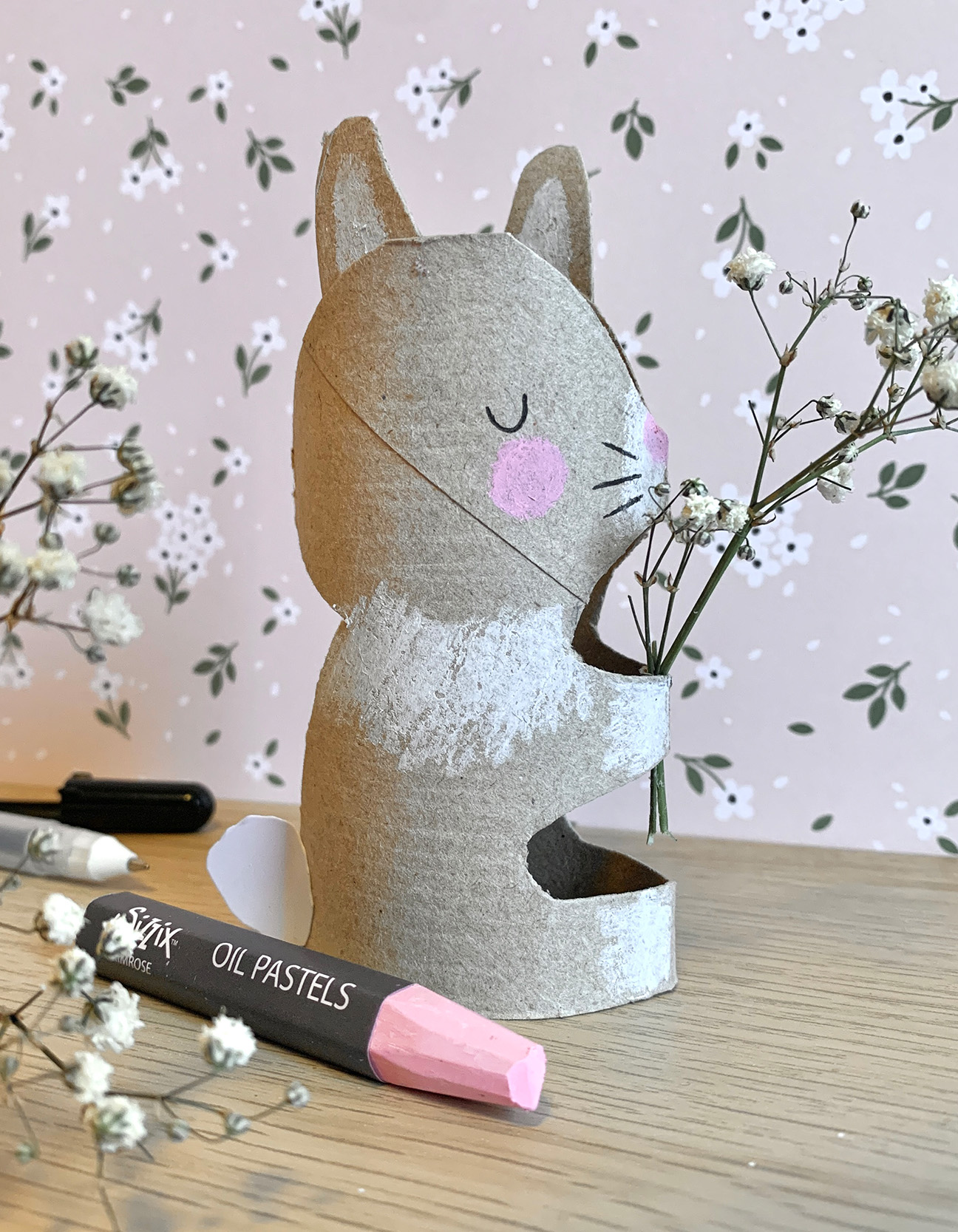 DIY de Pâques : Fabriquez un lapin avec un rouleau de papier