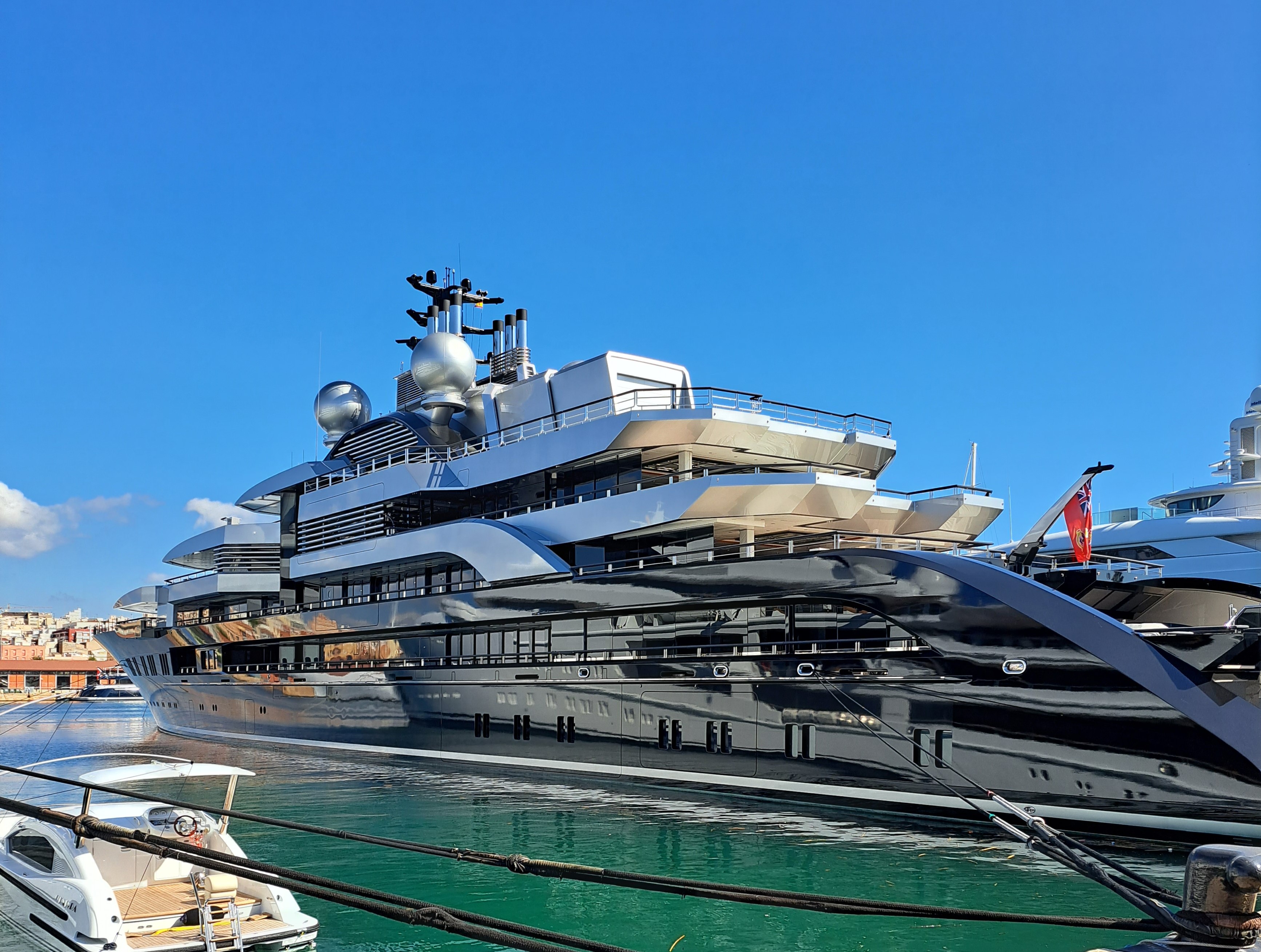 How a Superyacht's Passive UHF Radio DAS System Keeps You Safe and Connected 