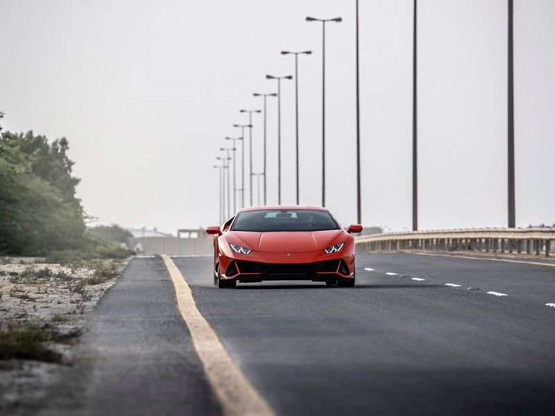 2020 Lamborghini Huracan Evo Orange Braking Front ・  Photo by Lamborghini 