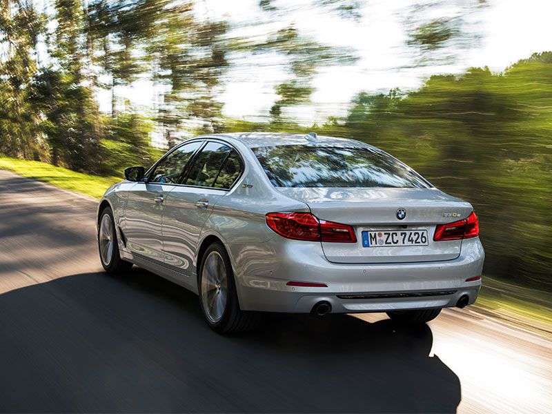 10 Things You Need to Know About the BMW 530e Hybrid | Autobytel