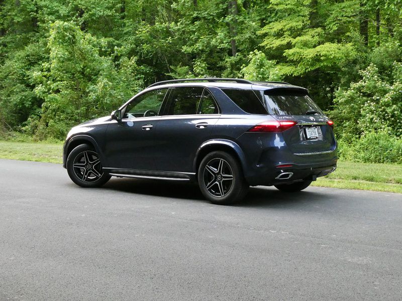 2024 Mercedes-Benz GLE 450 ・  Photo by Brady Holt