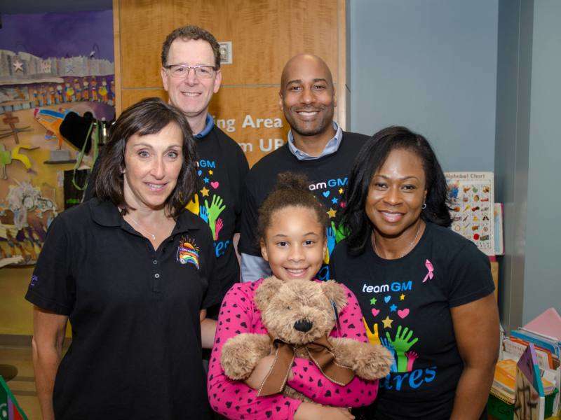 chevrolet-corvette-bears-gifts-for-young-cancer-patients 