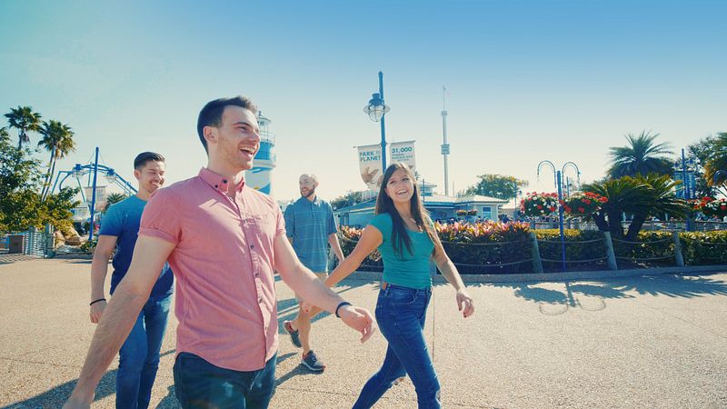 Seven Seas Food Festival, people walking