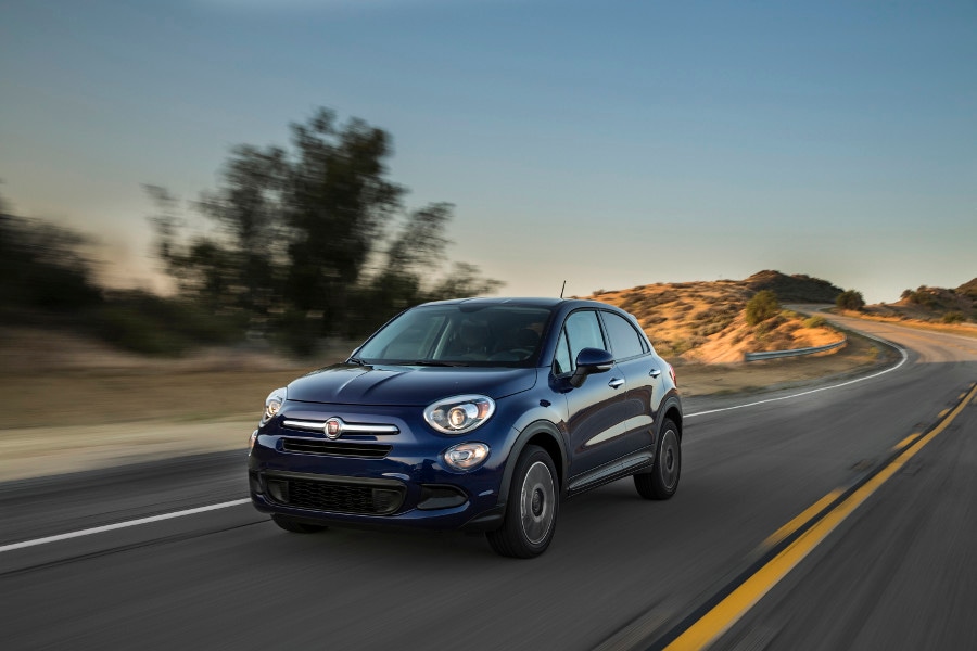 2016 Fiat 500X - Exterior - Blue - Front Driver Three-Quarter View ・  Photo by FCA Media