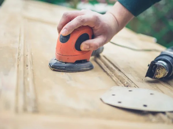 Sanding Tight Spaces with Oscillating Sanding Tool 