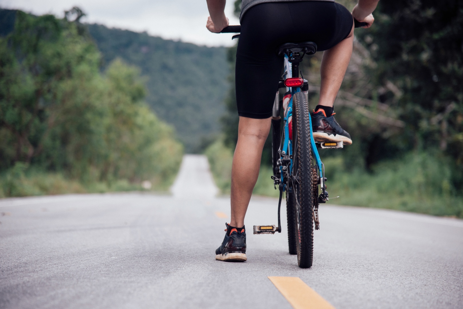 cyclist-man-racing-bike-outdoor.jpg