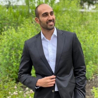 The background of the info card. Likely the portait of a person who is a teacher on the platform.