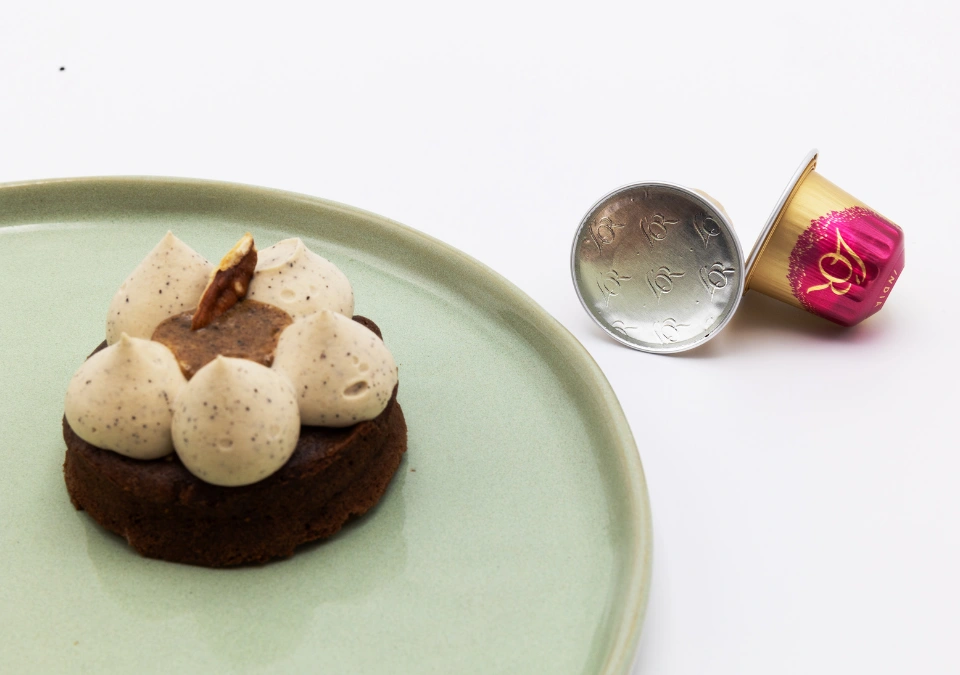 Dessert with cream and L'OR Espresso capsule pairing, enhancing flavor and presentation.