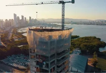 Prédio em construção em Itajaí