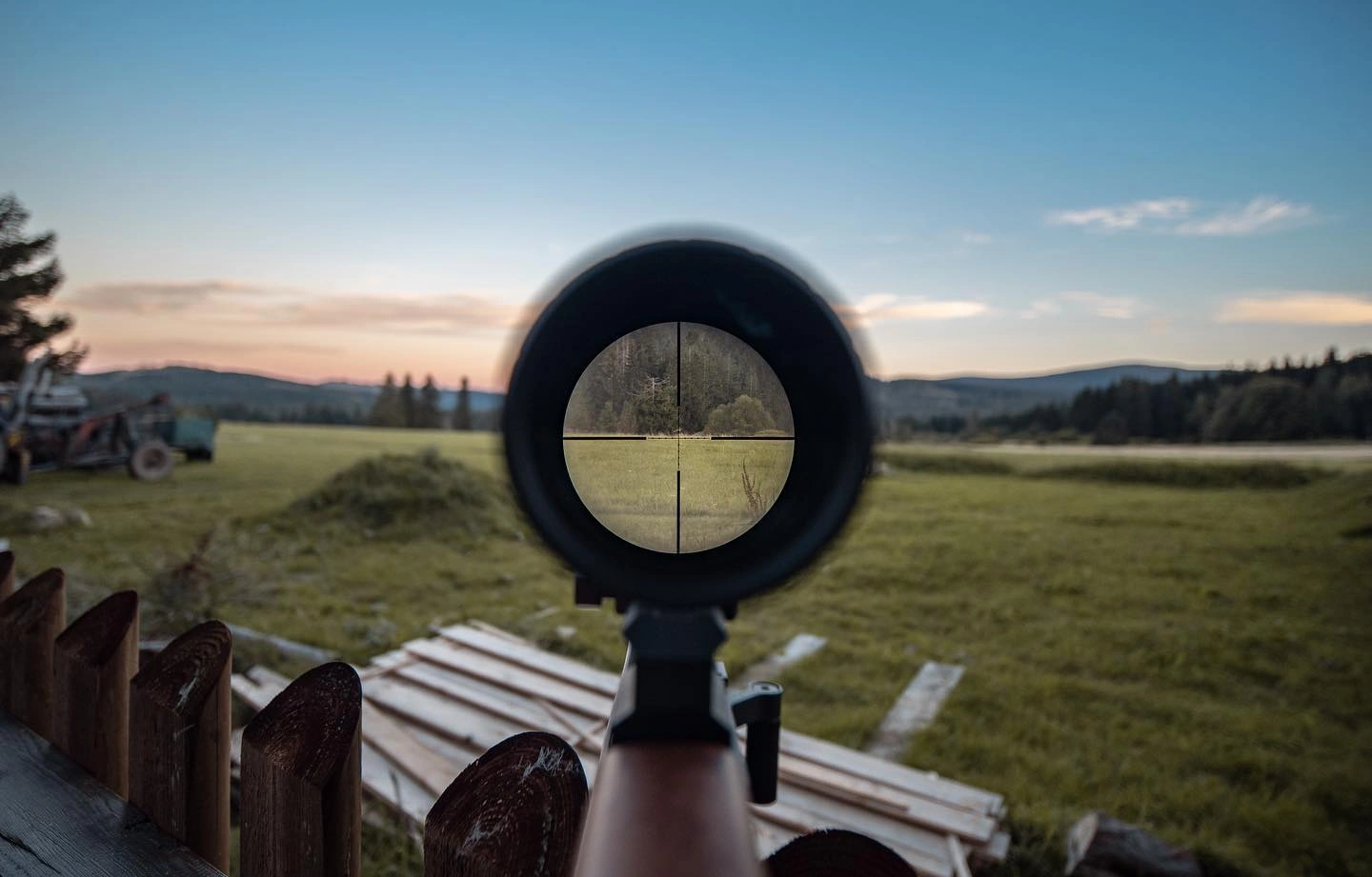 Enjoy your weekend 🤩 #valiantoptics #mildot #kalibrgun #kalibrguncricket #hunting #huntingseason #airriflehuntinguk #nature #naturephotography #naturelovers #sunset #mountains