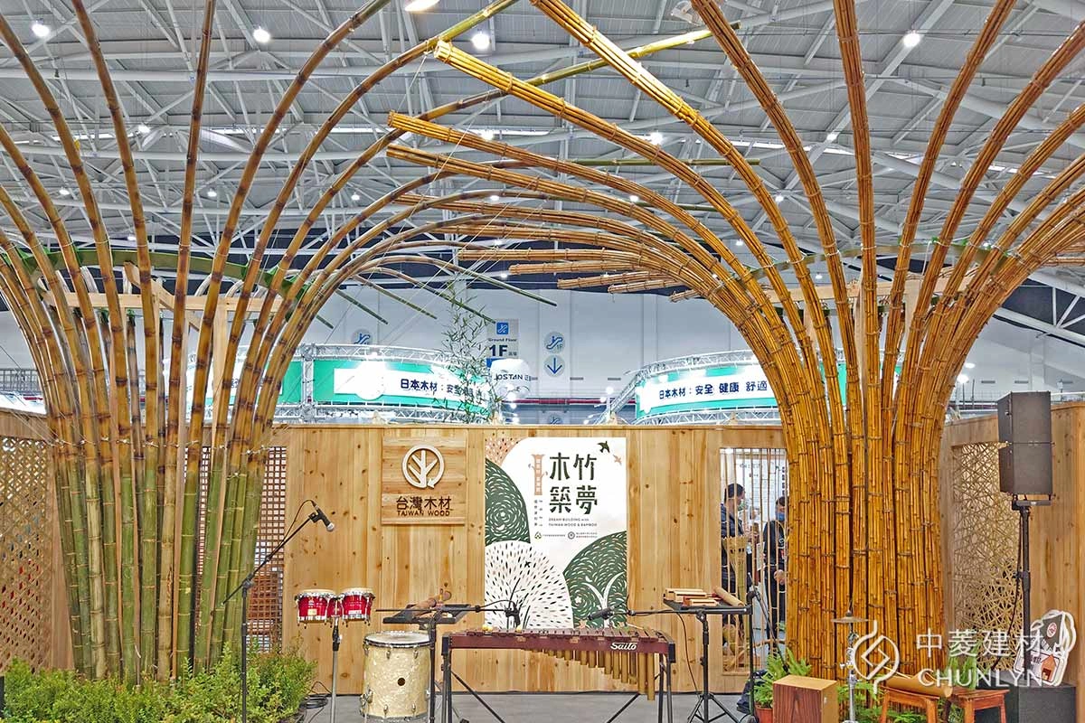 2021國產材台灣館主體以台灣杉樹形為設計靈感，由台灣杉、孟宗竹、桂竹組成。