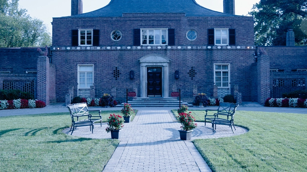 Circular driveway and courtyard at the Newton White Mansion.