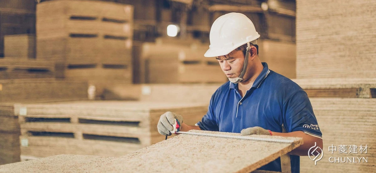 中菱建材擁有超過35年的木絲水泥板工藝經驗，標準化生產的鑽泥板，出廠的每一塊板材都是高品質保證。