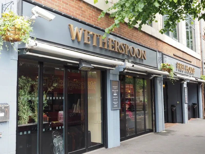 JD Wetherspoon shares fall 7% on slowing sales growth featured picture