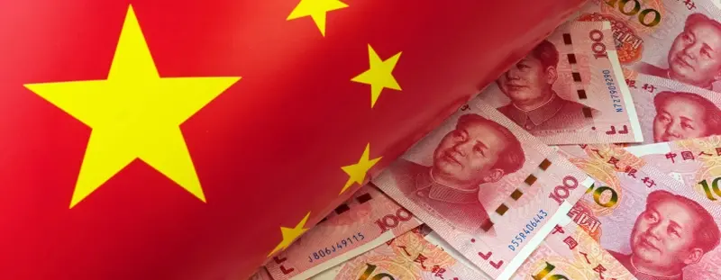 Chinese flag and Chinese currency