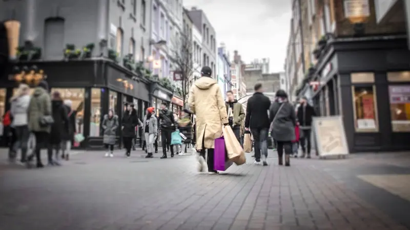 UK high street shoppers